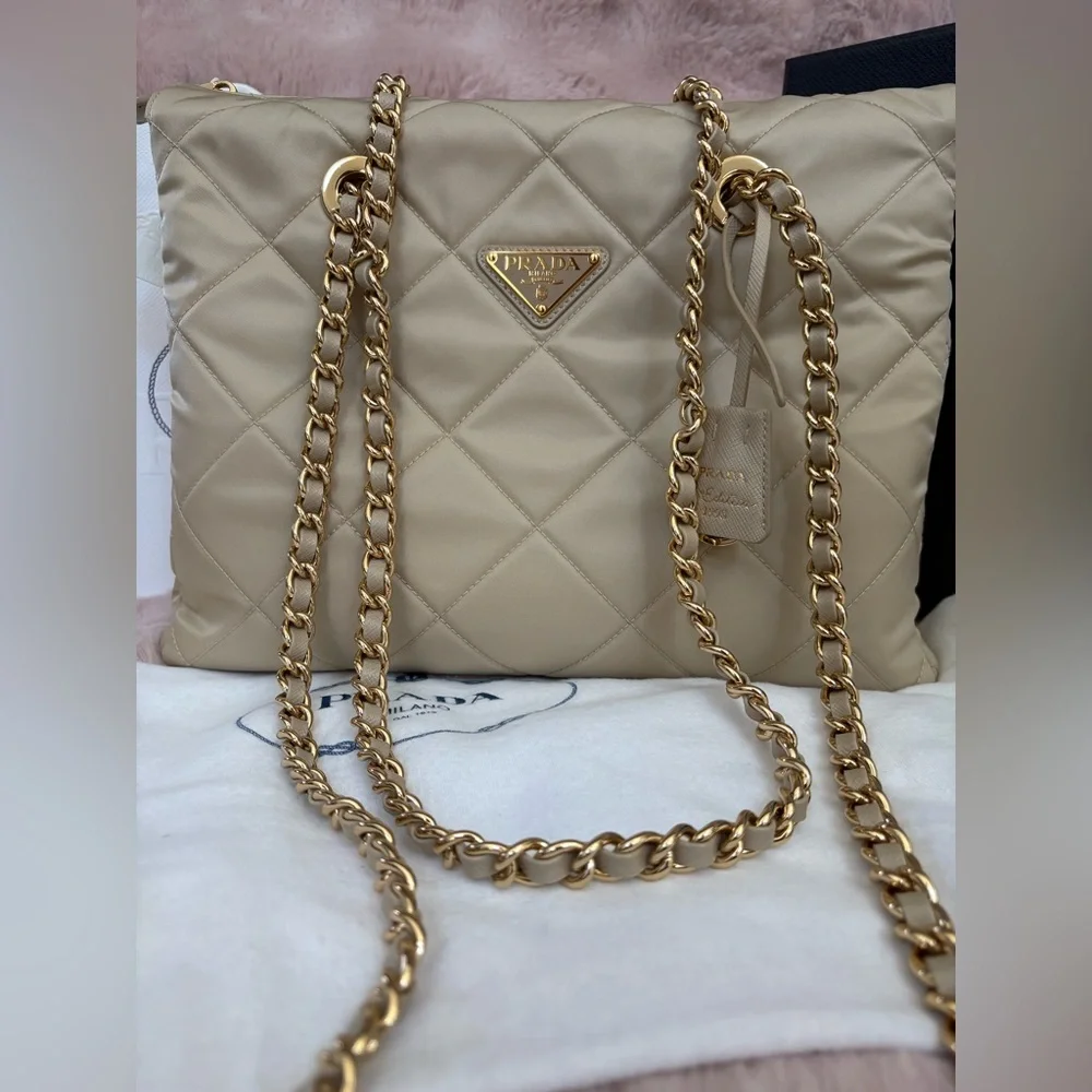 Prada Cream Quilted shoulder Bag with Gold Chain - Picture 2 of 13
